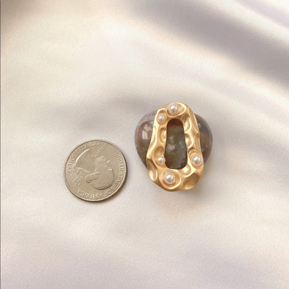 💙 Faux Pearl Statement Earrings - Picture 3 of 3